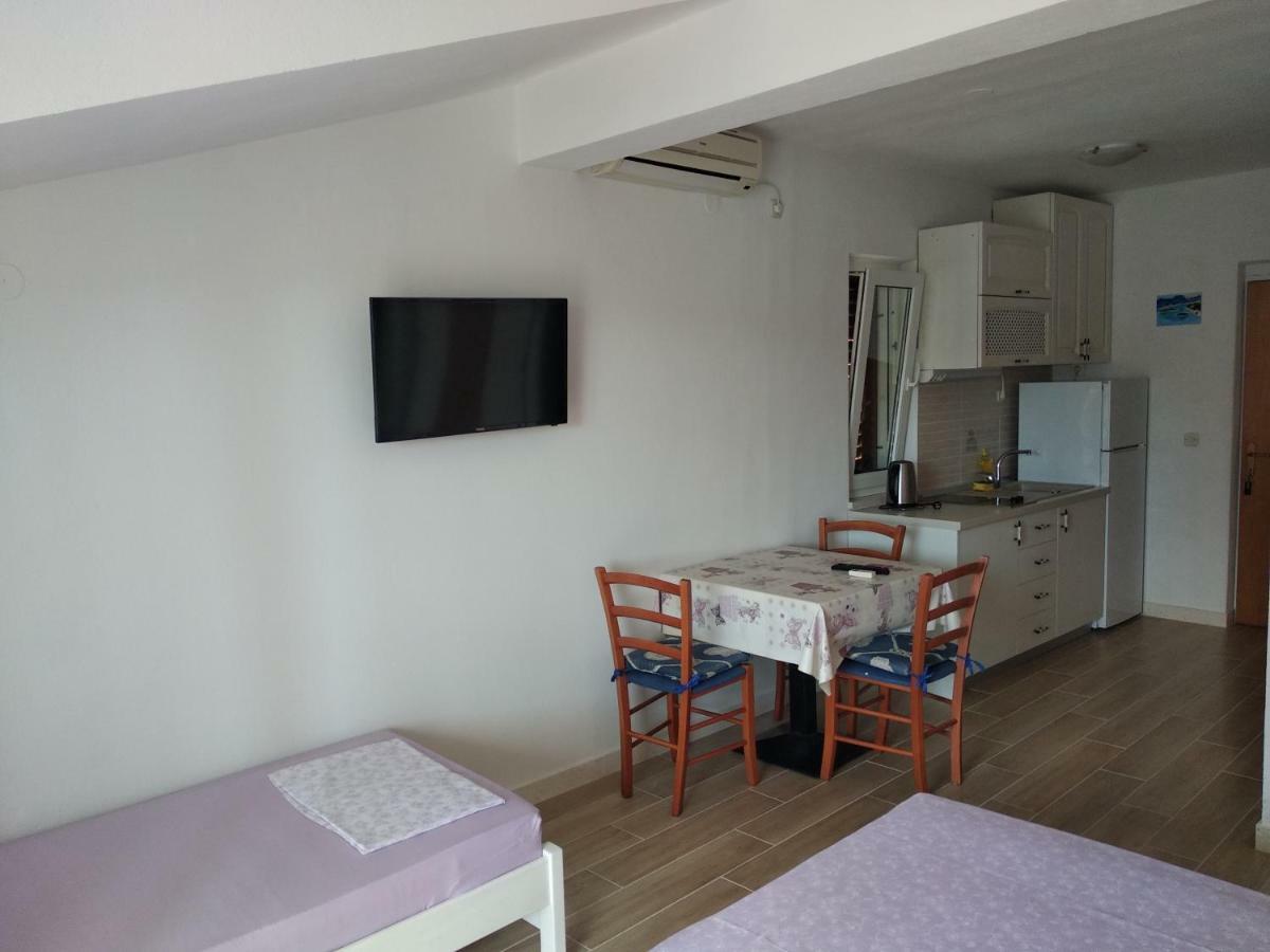 Apartments Luka ルンバルダ エクステリア 写真
